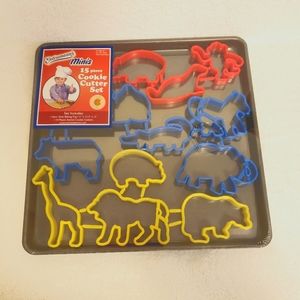 15 Piece Animal Cookie Cutters and Baking Tray